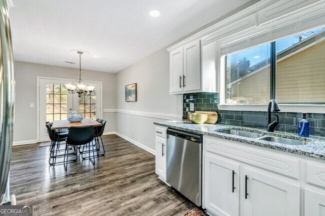 Building Photo - 10960 Morning Dove Dr