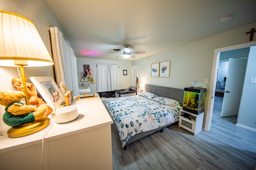 Building Photo - 4918 Seabreeze Dr