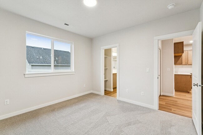 Building Photo - 2264 E Misty Fls St