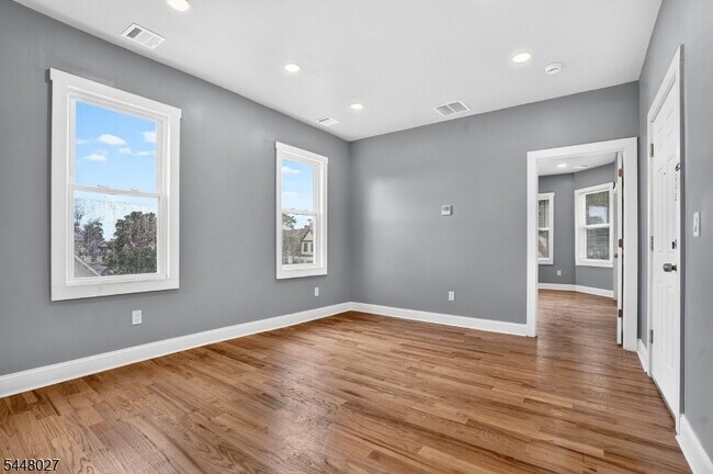 Building Photo - 882 S 14th St