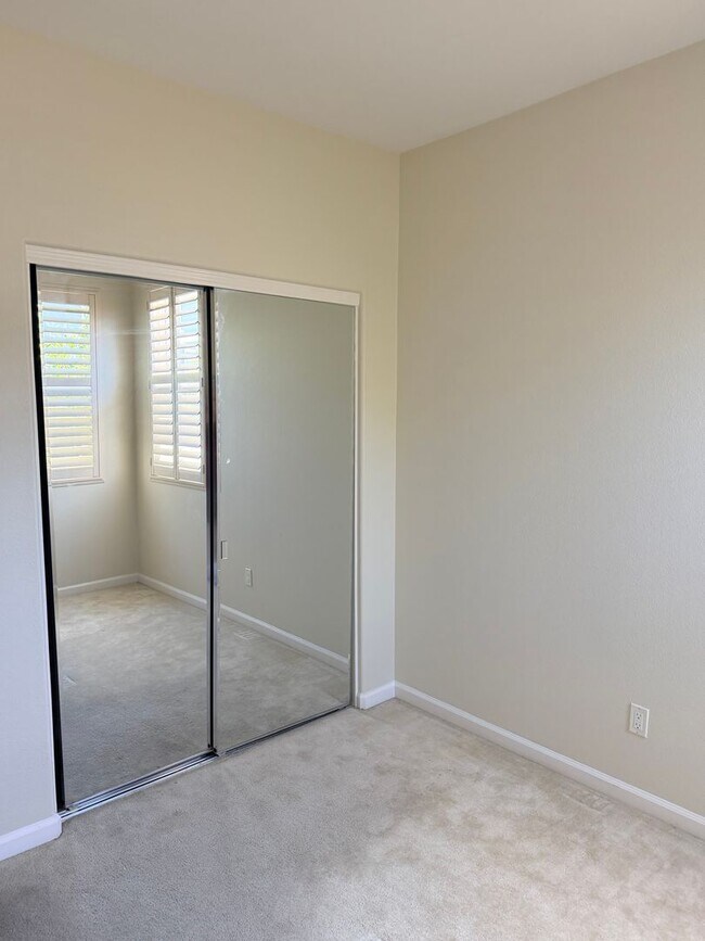 Building Photo - 299 Gramercy Lane