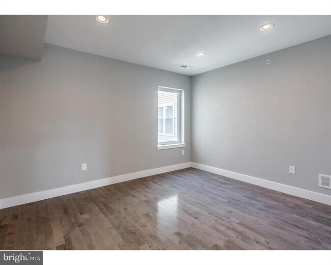Building Photo - 914 N 16th St