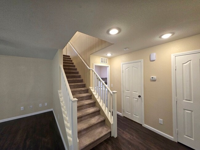 Building Photo - 10072 Pelham Park Ave