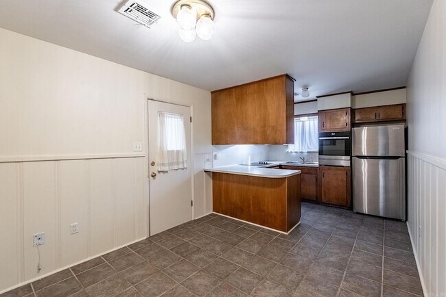 Building Photo - 7400 L St