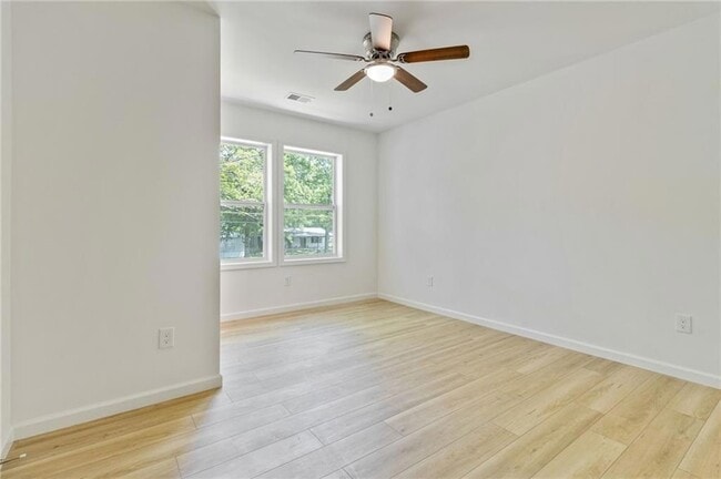 Building Photo - 87 Hennon Dr NW