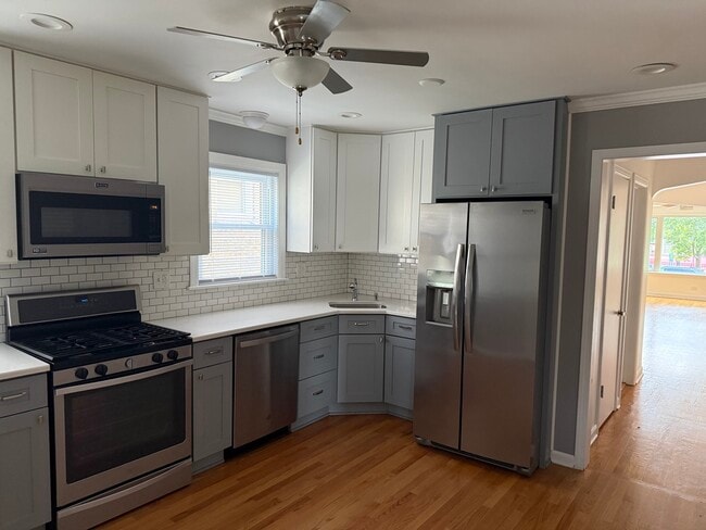 Building Photo - 5430 W Berteau Ave