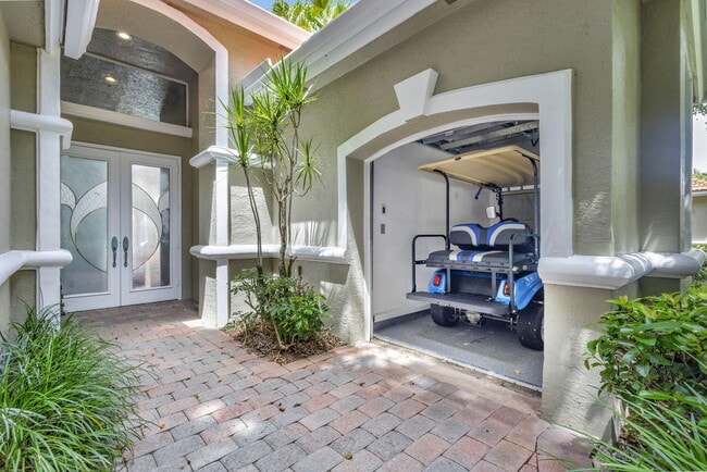 Building Photo - 10891 Fairmont Village Dr