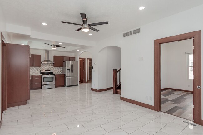 Building Photo - 1529 S 9th St