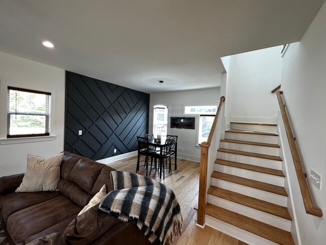 Building Photo - 1072 Zophi St