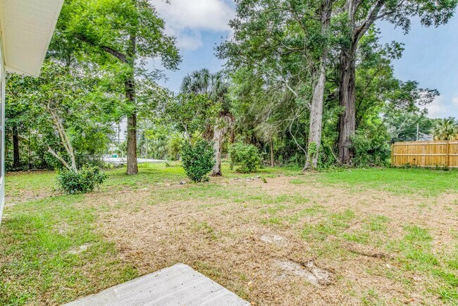 Building Photo - 312 E Blount St