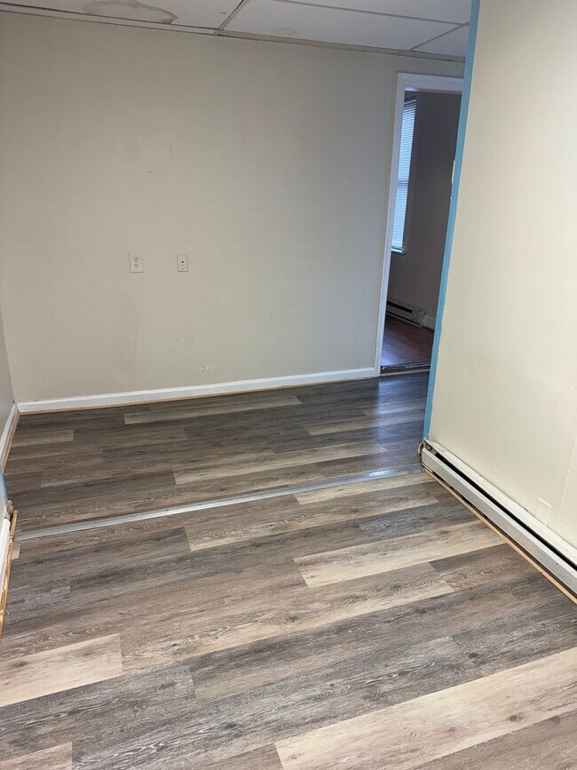 Building Photo - 705 Forest Dr