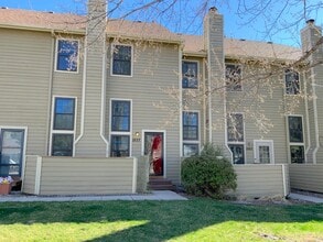 Building Photo - 2 Bedroom Townhome Available Near W Cheyenne Blvd & S Nevada Ave