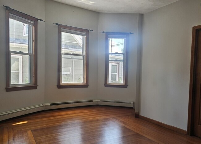 Building Photo - 51 Elm St