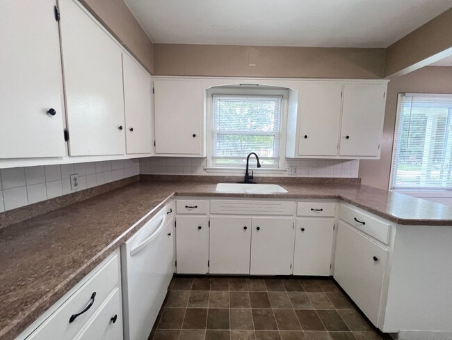 Building Photo - Byron Center Schools - Ranch Style Home!