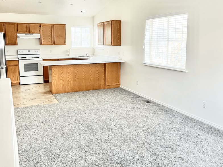 Living area + Kitchen - 434 West 300 South