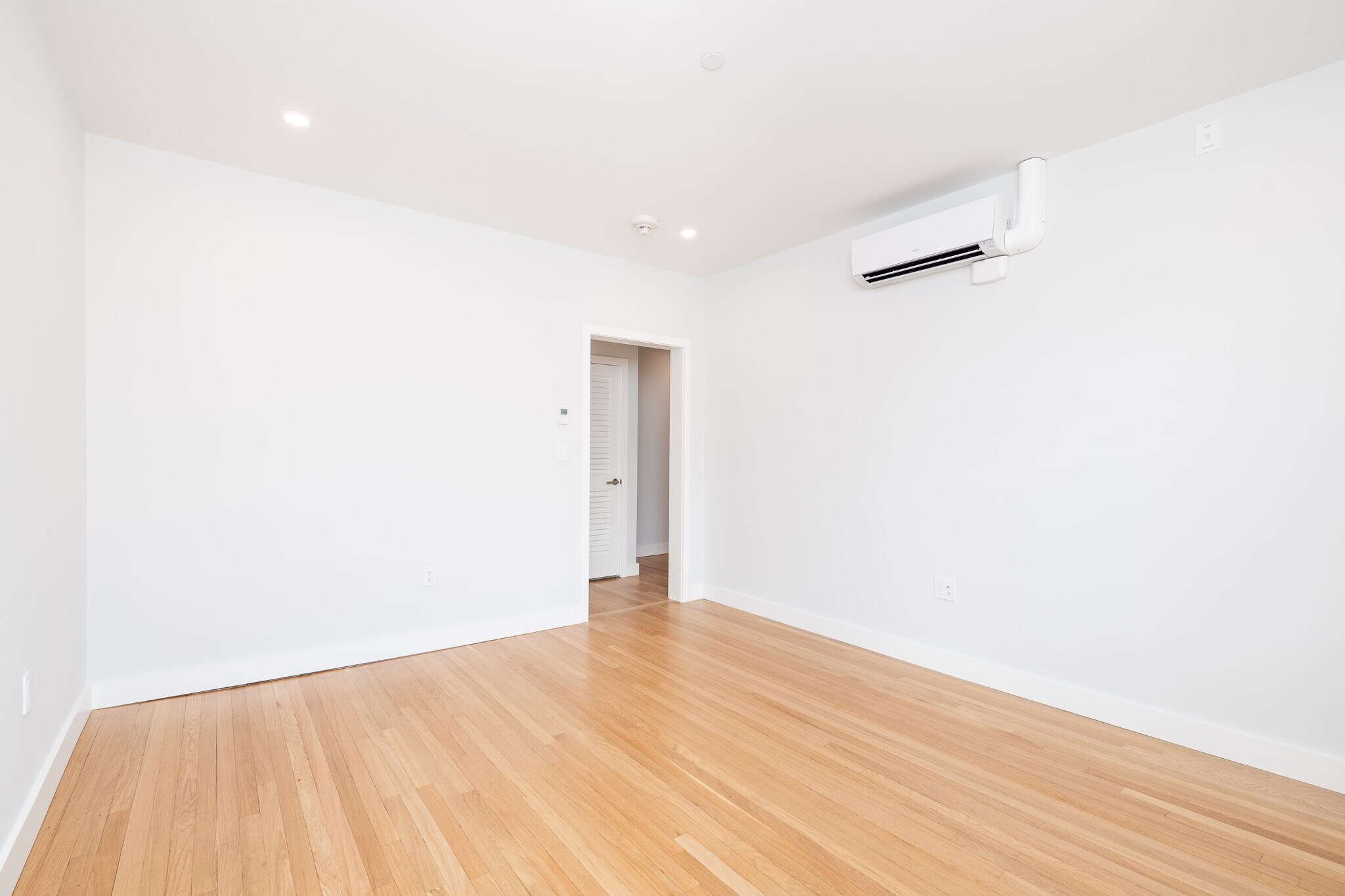 Building Photo - 17a Forest St. Unit 42