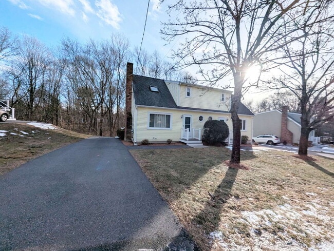 Building Photo - Stunning 2BR Townhome with Private Deck