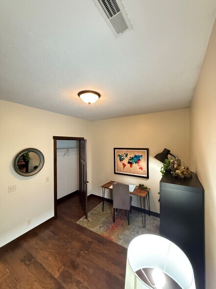 2nd bedroom with closet - 98 Tribute Ave
