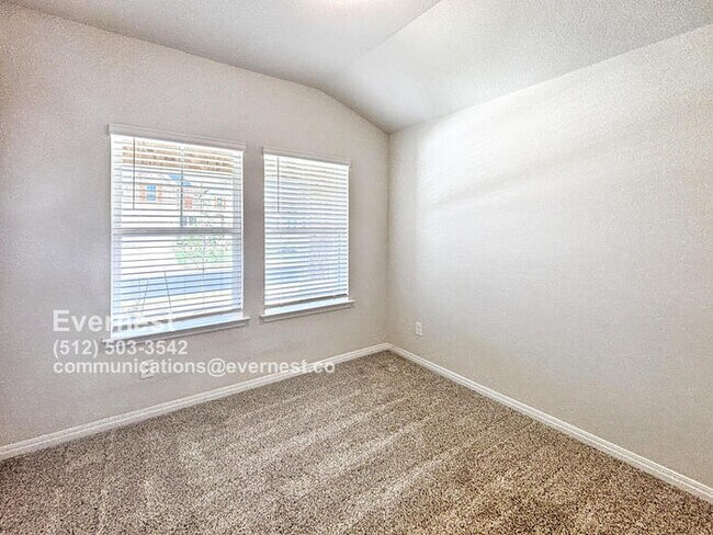 Building Photo - Spacious 4-Bedroom Home with Modern Comfor...