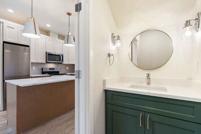 Building Photo - Halleck Townhomes Triplex