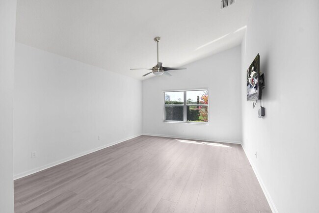 Building Photo - 3058 SE Brierwood Pl