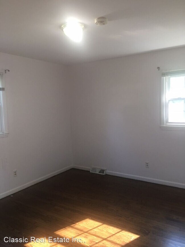 Building Photo - 3 br, 1.5 bath House - 1748 Wyatt Parkway