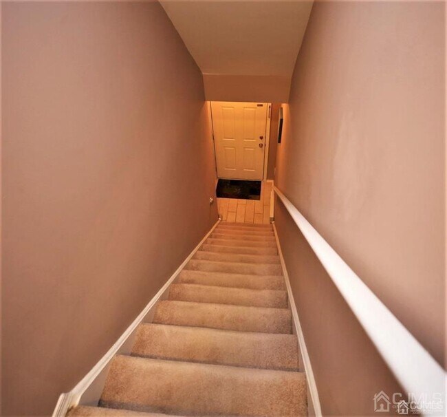 Building Photo - 1303 Blossom Cir