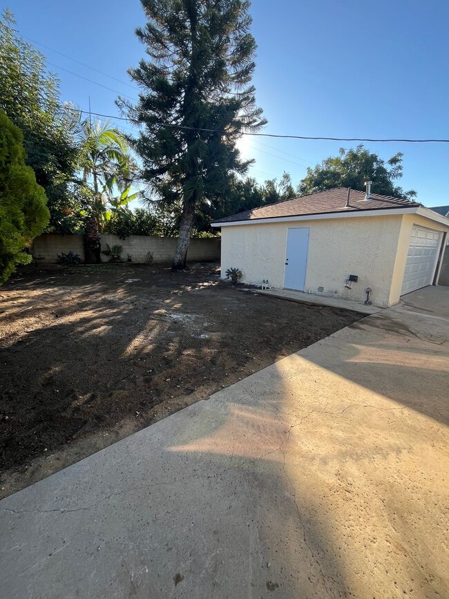 Building Photo - 230 S Murray Ave