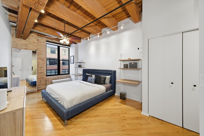 Building Photo - 520 W Huron St