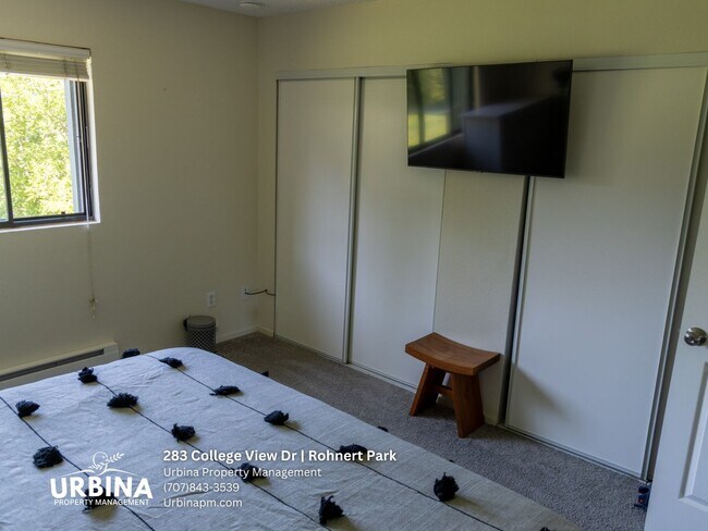 Building Photo - Two Bedroom Townhouse with Private Patio and Community Pool