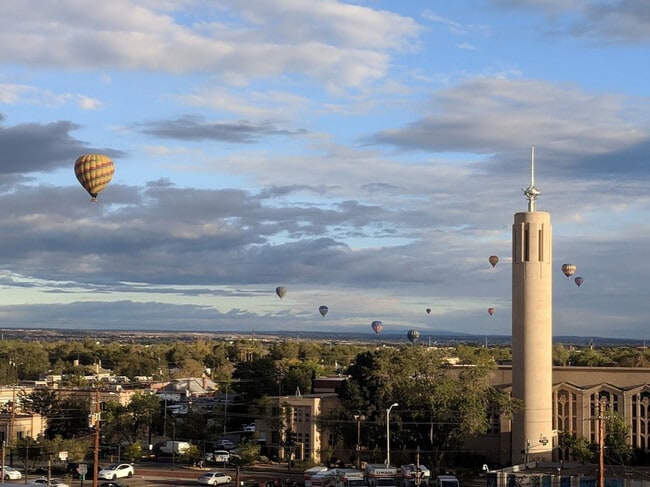 Building Photo - Downtown Living with great views