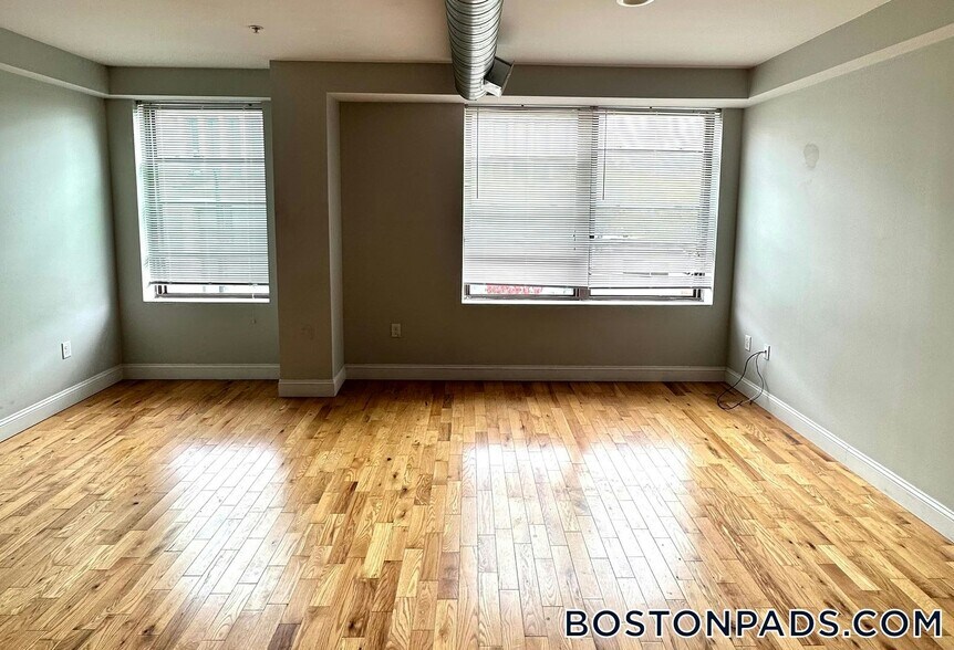 Building Photo - 26 Portland St