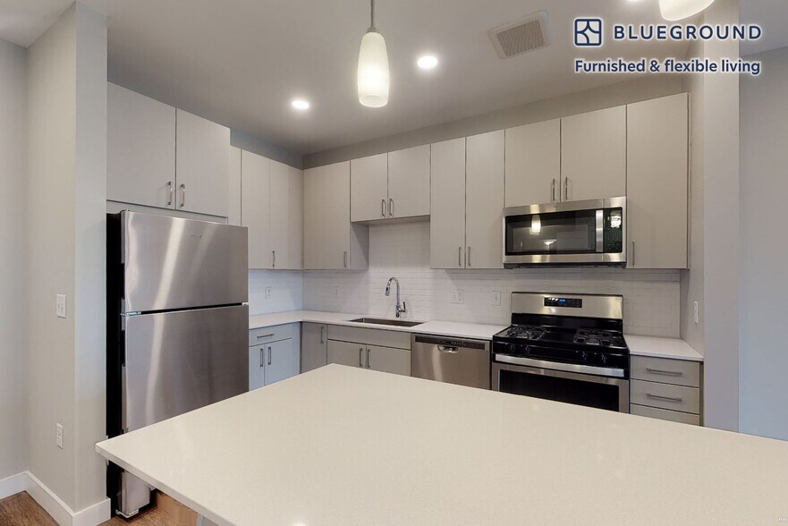 Building Photo - 155 Lenox St