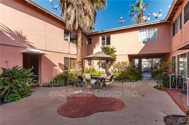 Building Photo - 930 E 1st St