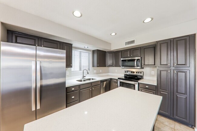 Building Photo - 548 E Cathy Dr