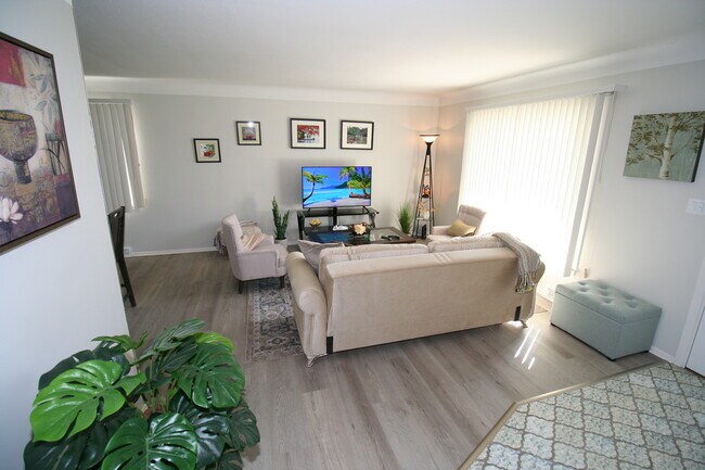 Building Photo - 1271 Bonnie Ln