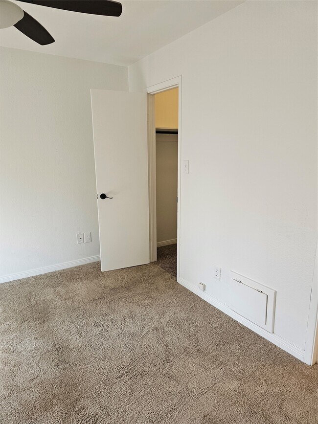 Building Photo - 2626 Holly Hall St