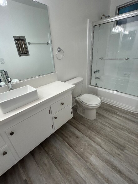 Building Photo - 12225 San Vicente Blvd