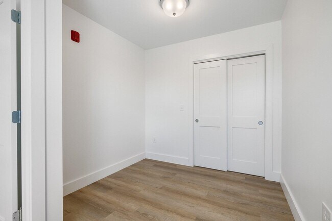 Building Photo - 238 Deer St