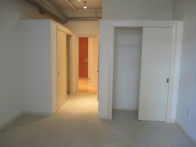 Building Photo - 811 4th St NW