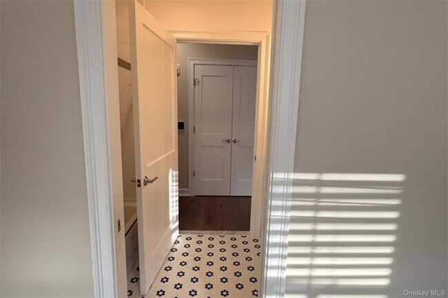 Building Photo - 122 Greenwich Ave