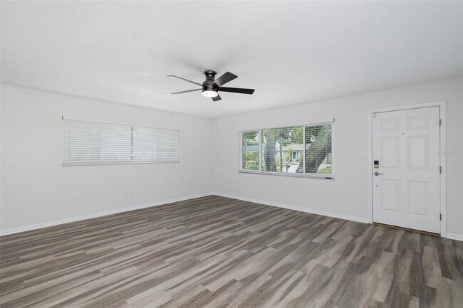 Building Photo - 211 Timberlane Dr