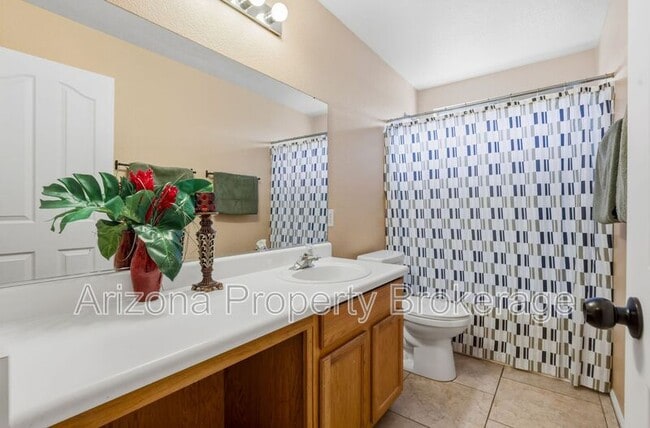 Building Photo - 919 E Monteleone St