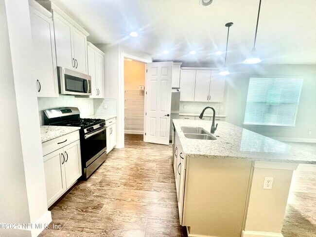 Building Photo - 242 Orchard Ln