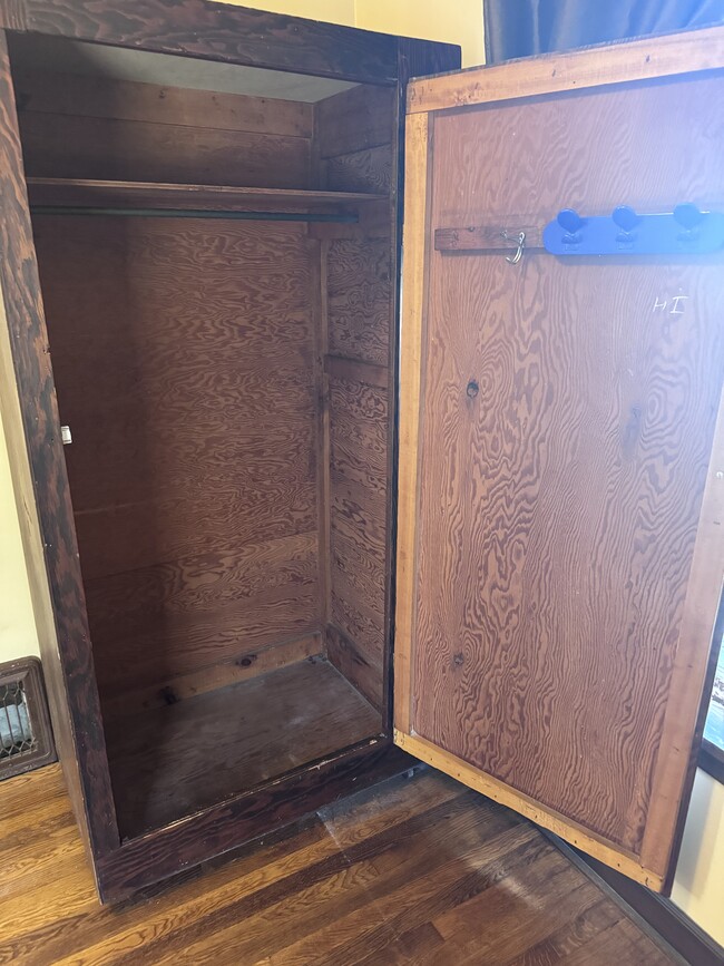 wardrobe furnished in bedroom - 371 Grove Ave