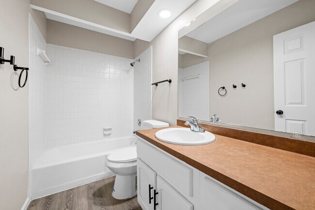 Building Photo - 3620 Cinnamon Tree Ln