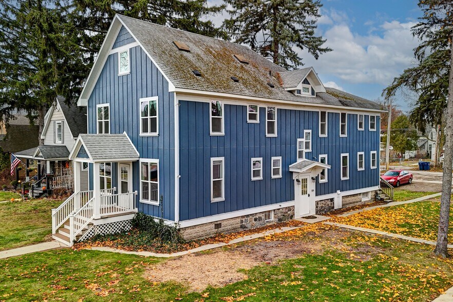 Building Photo - 620 W Ninth St