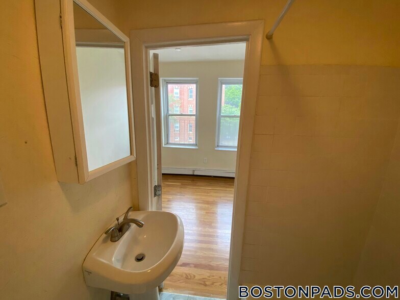 Building Photo - 49 S Huntington Ave