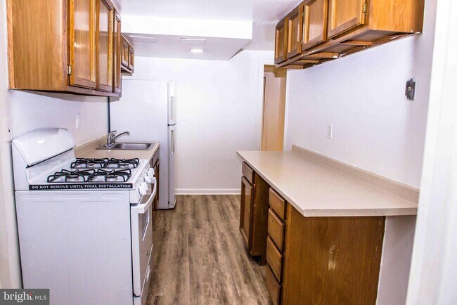 Building Photo - 521 Warren Rd