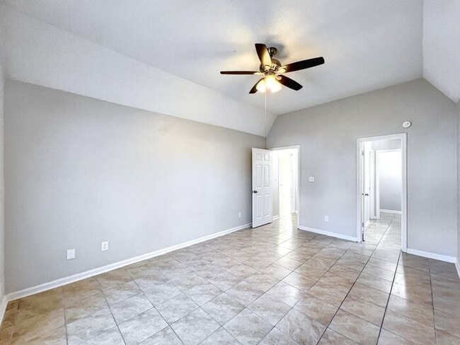 Building Photo - 5880 Waverly Dr